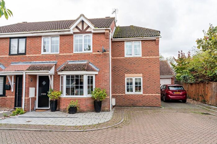 4 Bedroom Semi-Detached House For Sale In Cherry Tree Drive, South Ockendon, RM15