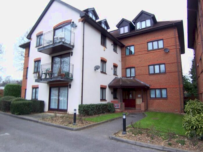 2 Bedroom Flat To Rent In Cygnet House, Uxbridge Road, Stanmore, Middlesex, HA7