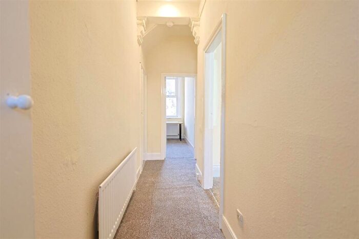 2 Bedroom Flat To Rent In Helmsley Road, Sandyford, Newcastle Upon Tyne, NE2