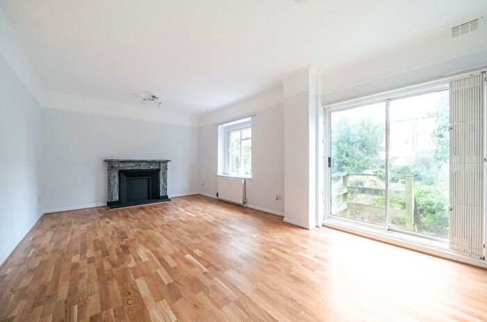 3 Bedroom Flat To Rent In St George Avenue, Tufnell Park, London, N7