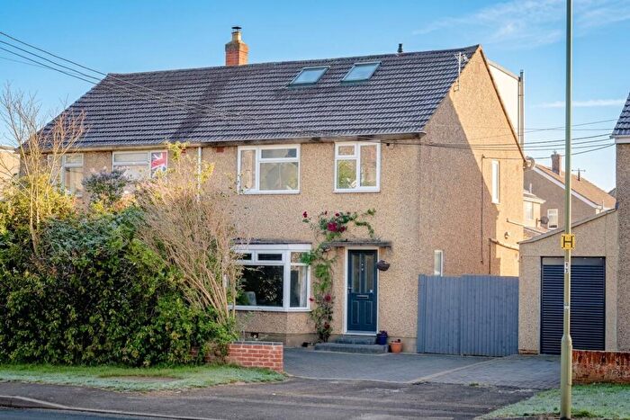 4 Bedroom Semi-Detached House To Rent In Evans Lane, Kidlington, OX5