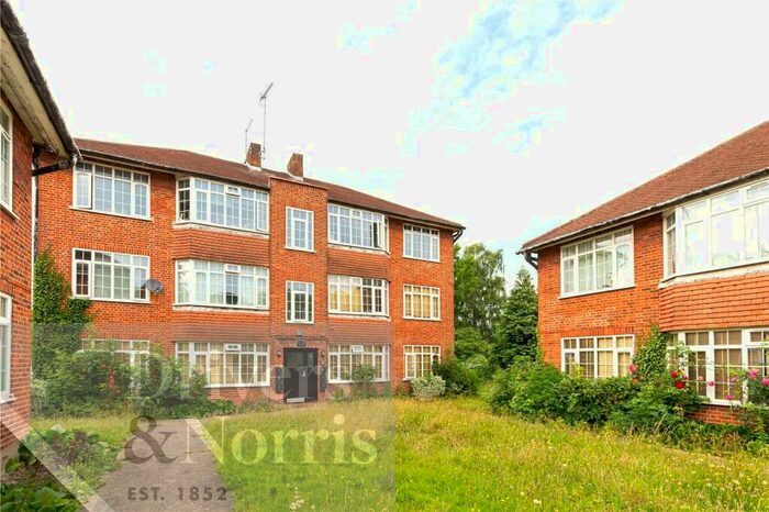 2 Bedroom Apartment To Rent In Torrington Court, North Finchley, London, N12