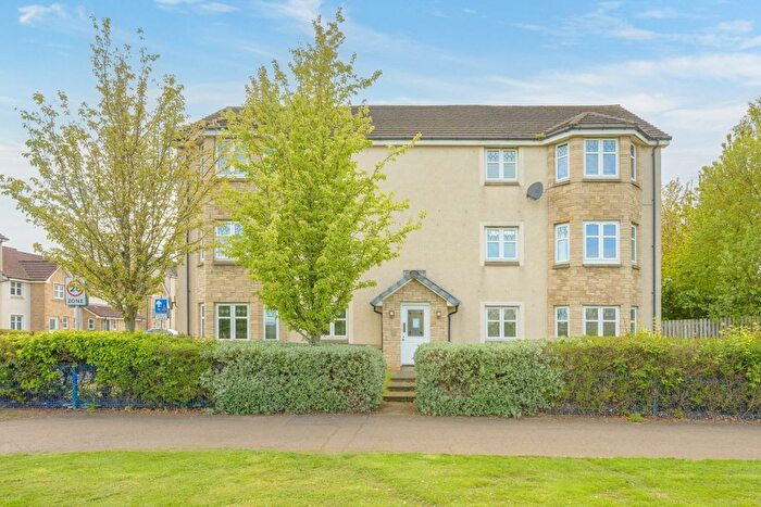 2 Bedroom Flat For Sale In Peasehill Road, Rosyth, KY11