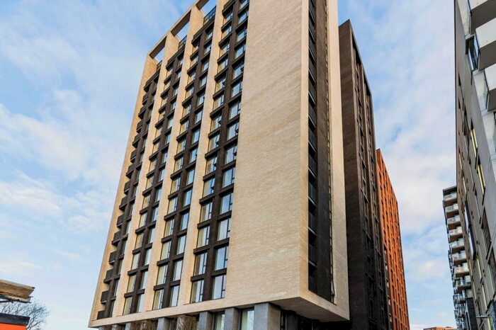 2 Bedroom Apartment To Rent In Queen Street, Salford, Greater Manchester, M3