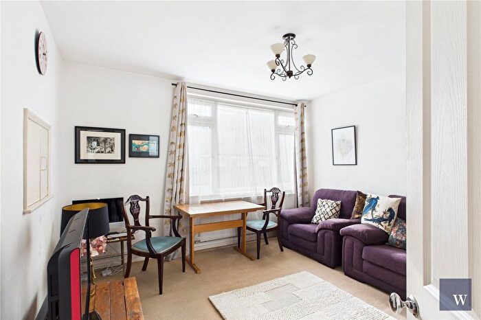 1 Bedroom Flat For Sale In Streatham High Road, London, SW16
