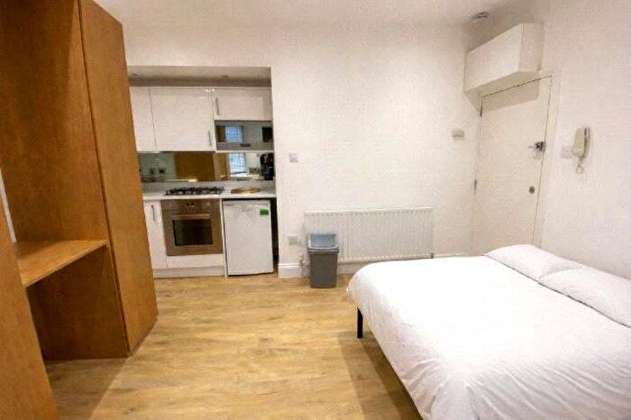 Studio To Rent In Ballards Lane, Finchley Central, London, N3