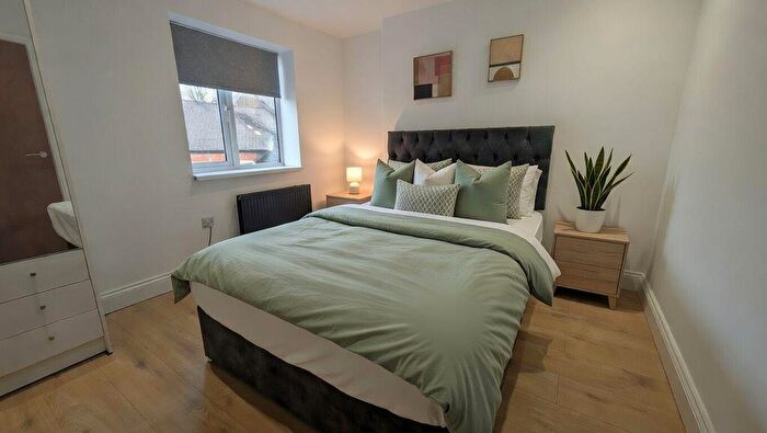 2 Bedroom Maisonette To Rent In Modern Bedroom Flat On The Edge Nottingham City Centre, NG2