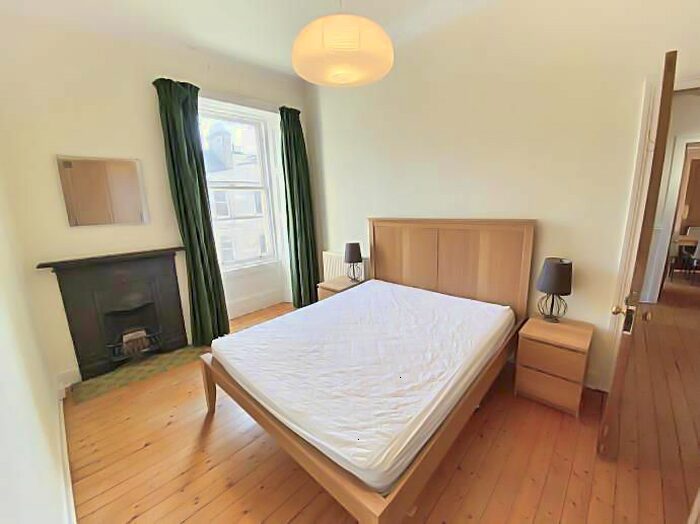 3 Bedroom Flat To Rent In Bruntsfield Gardens, Edinburgh, EH10