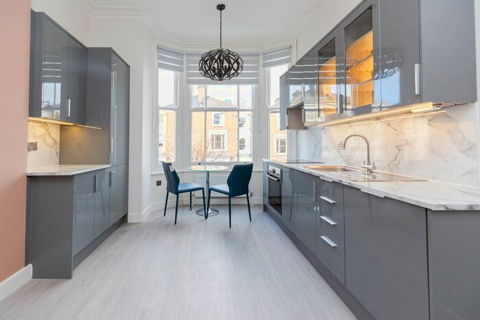 2 Bedroom Flat To Rent In St. John's Grove, Archway, London, N19