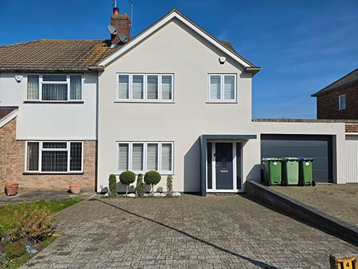 4 Bedroom Semi Detached House To Rent In Felton Lea, Sidcup, DA14