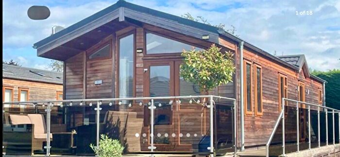 2 Bedroom Lodge For Sale In Chargers Paddock, Harleyford, Marlow, Buckinghamshire, SL7