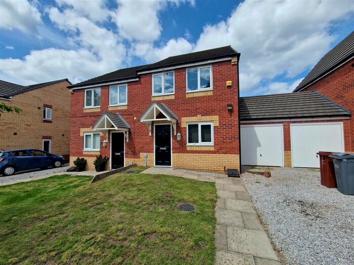 3 Bedroom Semi-Detached House To Rent In Frank Birchill Close, Manchester, M40