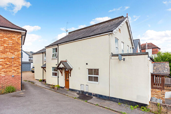 3 Bedroom Flat For Sale In Upper Village Road, Ascot, SL5