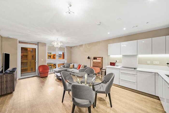 2 Bedroom Flat To Rent In Telegraph Avenue, London, SE10