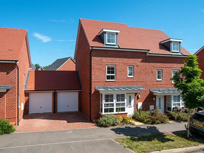 4 Bedroom Semi-Detached House To Rent In Admiral Avenue, Hemel Hempstead, Hertfordshire, HP2