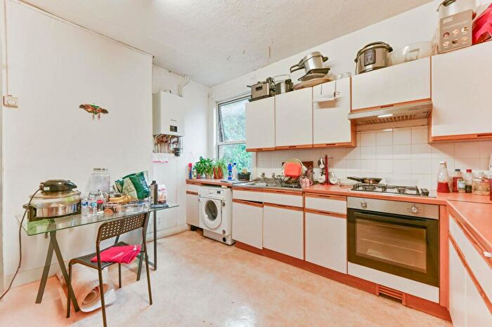 3 Bedroom Flat To Rent In Lodge Road, Croydon, CR0