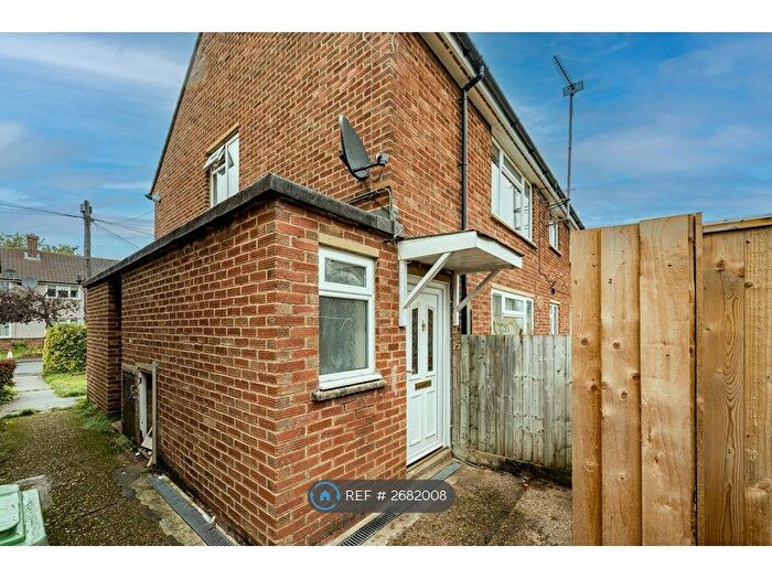 3 Bedroom Maisonette To Rent In Whaddon Chase, Aylesbury, HP19