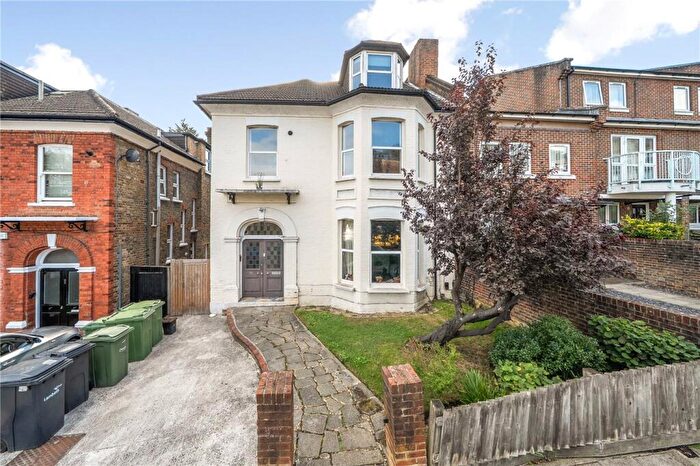 2 Bedroom Apartment For Sale In Alexandra Drive, London, SE19