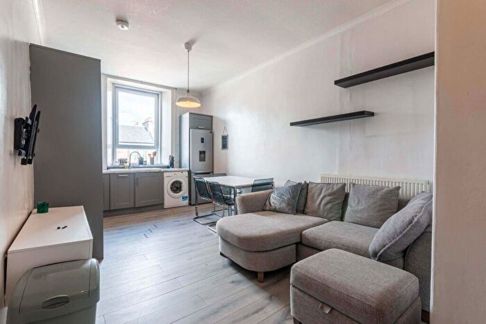 2 Bedroom Flat To Rent In L Dalmeny Street, Edinburgh, EH6