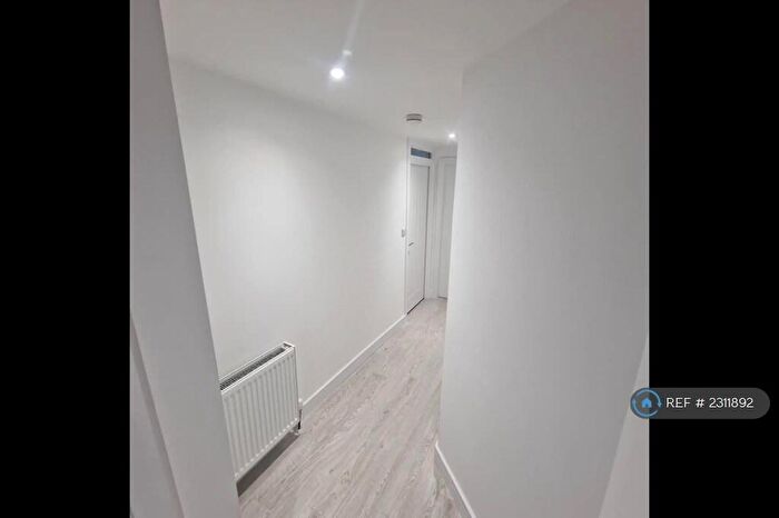 3 Bedroom Flat To Rent In Kinghorne Walk, Dundee, DD3