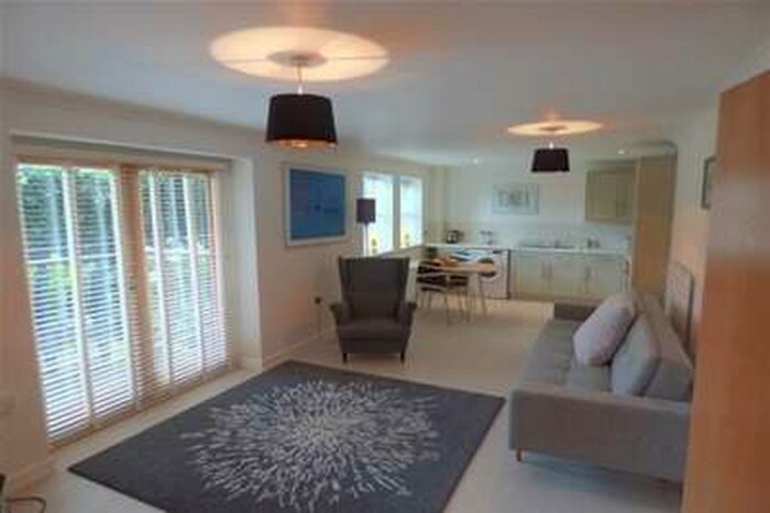 2 Bedroom Flat To Rent In Turlow Court, City Centre, LS9