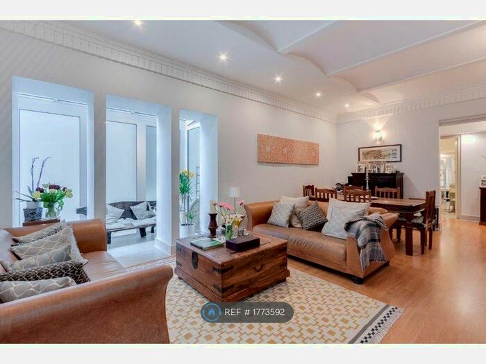 3 Bedroom Flat To Rent In Cromwell Road, London, SW5