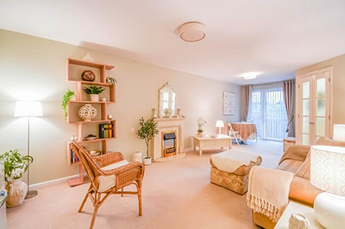 1 Bedroom Apartment For Sale In Western Avenue, Newbury, Berkshire, RG14