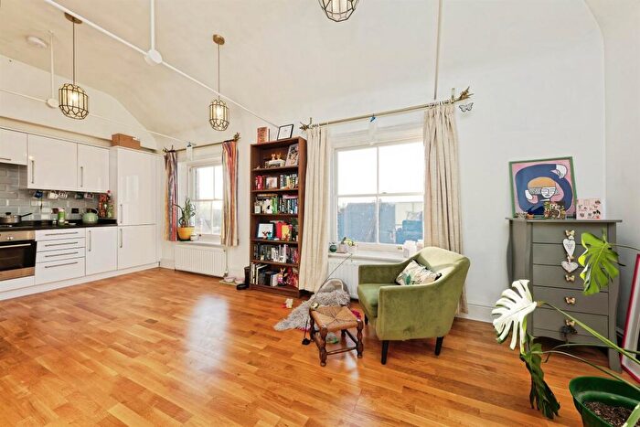 1 Bedroom Flat For Sale In Wincheap, Canterbury, CT1