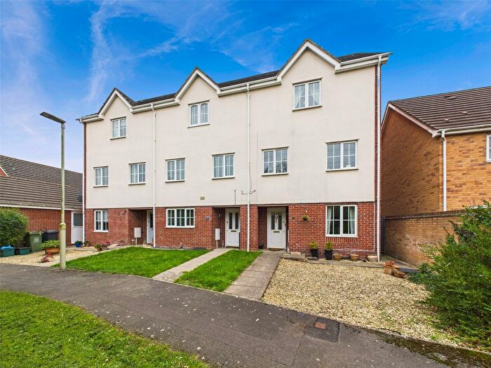 3 Bedroom Semi-detached House For Sale In Cypress Gardens, Longlevens, Gloucester, Gloucestershire, GL2