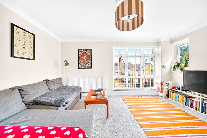 2 Bedroom Flat For Sale In Vallentin Road, Walthamstow, London, E17
