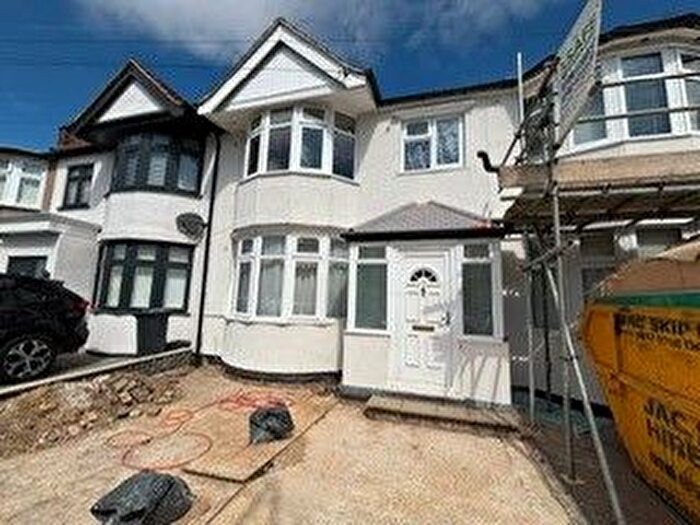 1 Bedroom Flat To Rent In Roxy Avenue, Chadwell Heath, Romford, RM6