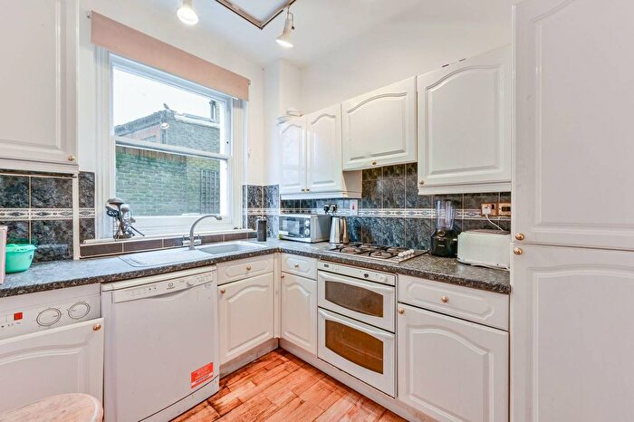 2 Bedroom Flat To Rent In Queens Grove, St John's Wood, London, NW8