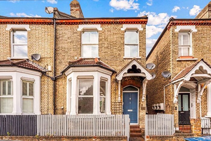 3 Bedroom Flat To Rent In East Hill, Wandsworth, SW18