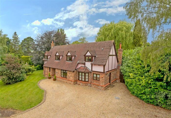 4 Bedroom Detached House For Sale In The Drive, Horton, Northamptonshire, NN7