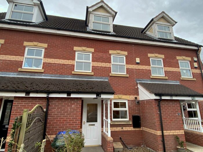 3 Bedroom Town House To Rent In Rydal Court, Balby, DN4