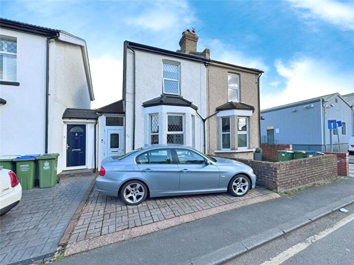 3 Bedroom Semi-Detached House For Sale In West Street, Bexleyheath, DA7