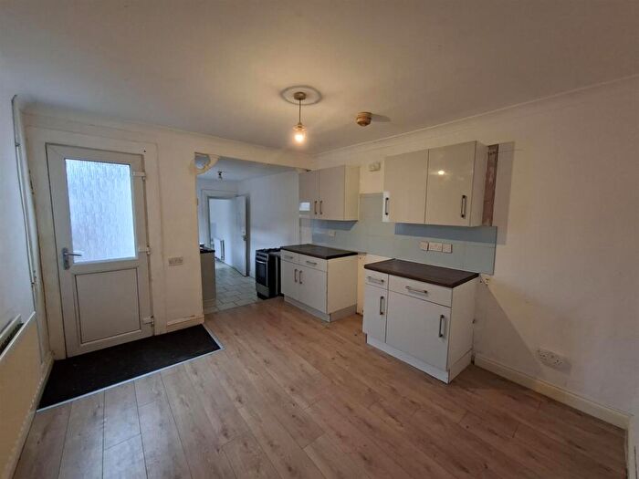 3 Bedroom End Of Terrace House To Rent In Bourges Boulevard, Peterborough, PE1