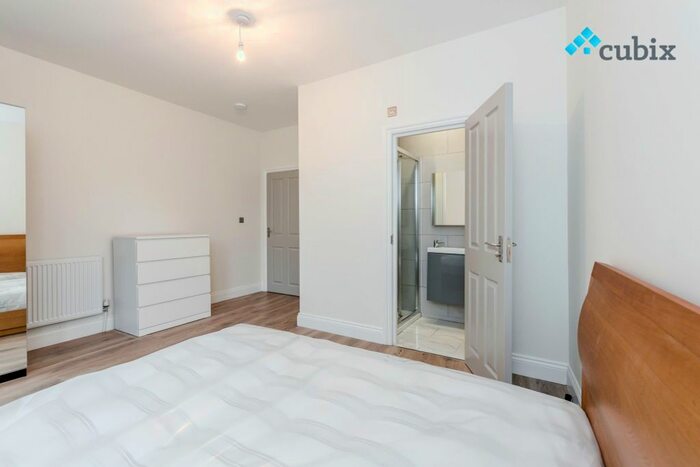 3 Bedroom Flat To Rent In New Kent Road, London, SE1
