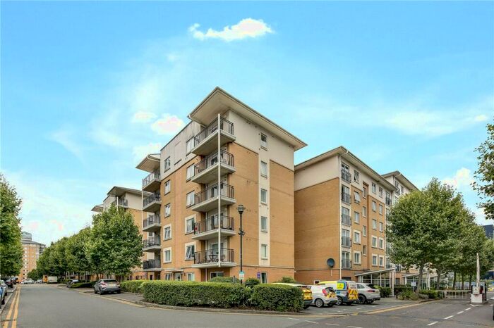 3 Bedroom Flat To Rent In Settlers Court, Newport Avenue, London, E14