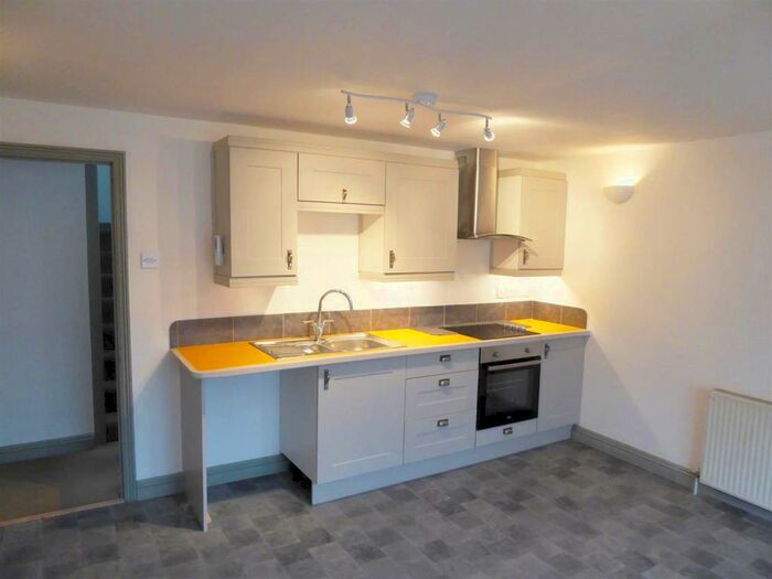 2 Bedroom Flat To Rent In Barrington Street, Tiverton, EX16