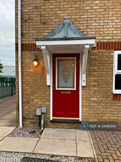 4 Bedroom Semi-Detached House To Rent In Stocton Close, Guildford, GU1