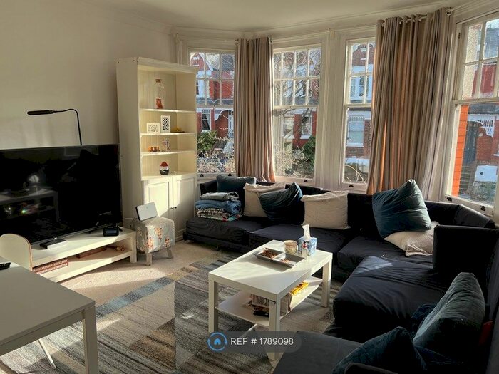 2 Bedroom Flat To Rent In Dukes Avenue, London, N10