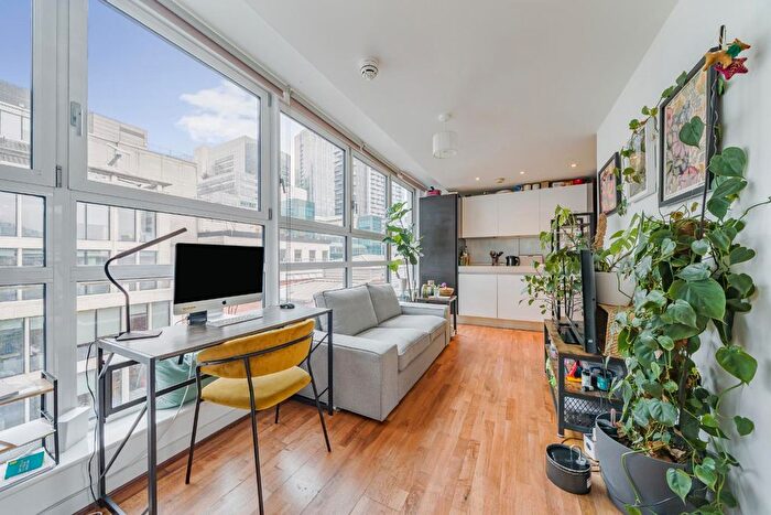 1 Bedroom Flat For Sale In Lamb's Passage, Barbican, London, EC1Y