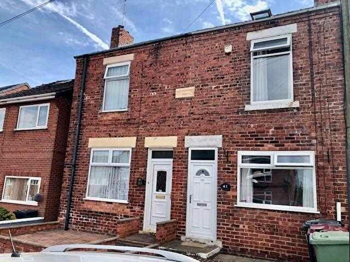3 Bedroom House To Rent In Knighton Street, North Wingfield, S42