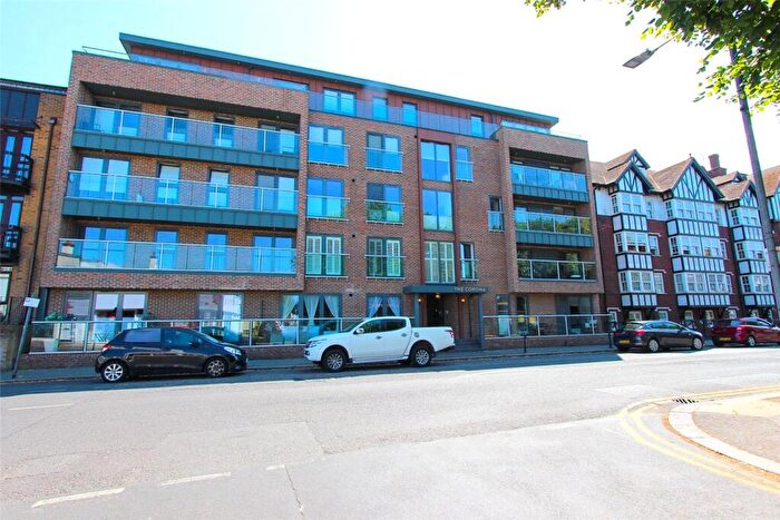 2 Bedroom Apartment For Sale In Leigh Road, Leigh-on-Sea, SS9