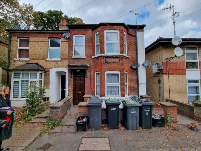 2 Bedroom Maisonette To Rent In Grove Road, Luton, Bedfordshire, LU1