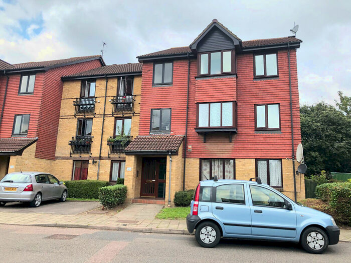 2 Bedroom Flat To Rent In Sterling Gardens, London, SE14