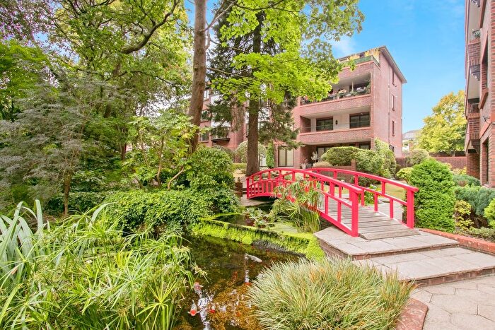 2 Bedroom Flat For Sale In Lindsay Road, Poole, BH13