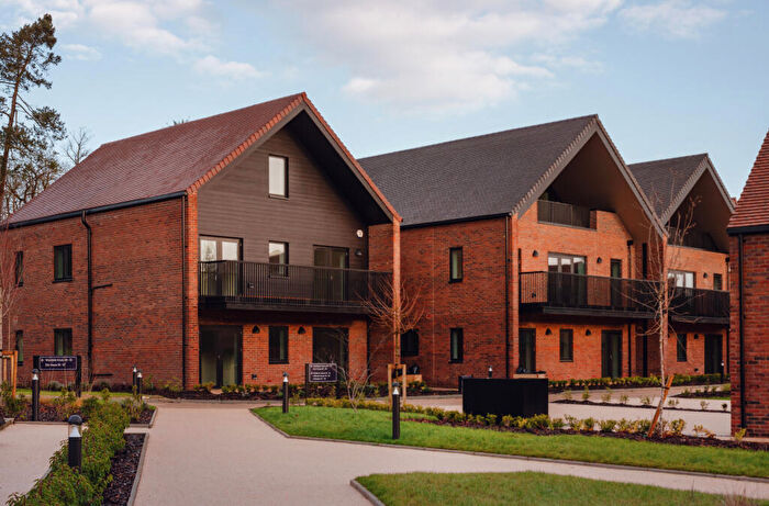 2 Bedroom Flat For Sale In Meadow Chase, Henley-On-Thames, RG9