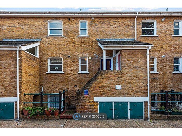 1 Bedroom Maisonette To Rent In Hullbridge Mews, London, N1